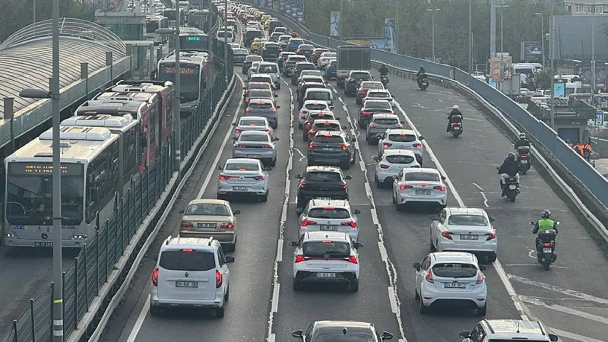 İstanbul haftaya trafik kabusuyla başladı! Yüzde 72'ye çıktı