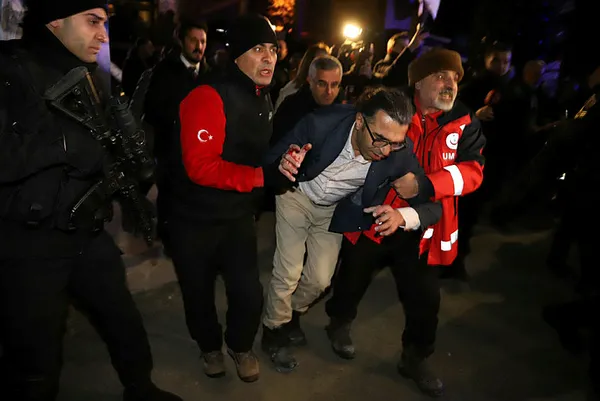 Son dakika: Kars Sarıkamış'ta etkinlik salonunun tavanı çöktü! Yaralılar var... - 3