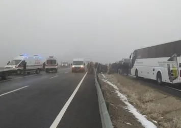 Ağrı'da yoğun sis kaza getirdi! Zincirleme kazada çok sayıda yaralı var