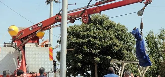 Adana’da sulama kanalında bulunan ceset, vinçle çıkarıldı