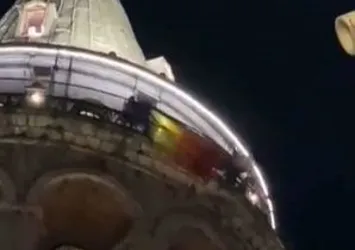 Galata Kulesi'ne LGBT paçavrası astılar! O sapkınlar hakkında suç duyurusunda bulunuldu