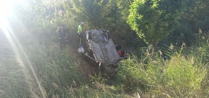 Yoldan çıkan araç şarampole uçtu: 1'i ağır 6 yaralı