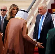 Donald Trump Suudi Arabistanda resmi törenle karşılandı