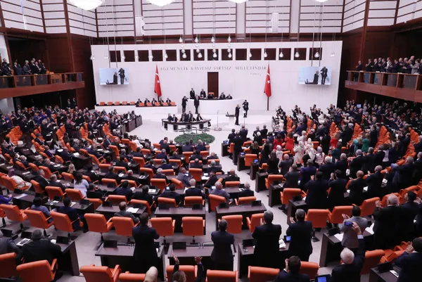 torba-yasayla-borclar-siliniyor-calisana-elektrik-ve-gaz-destegi-geliyor-1664778024972.jpg Torba yasayla borçlar siliniyor, çalışana elektrik ve gaz desteği geliyor! - 5