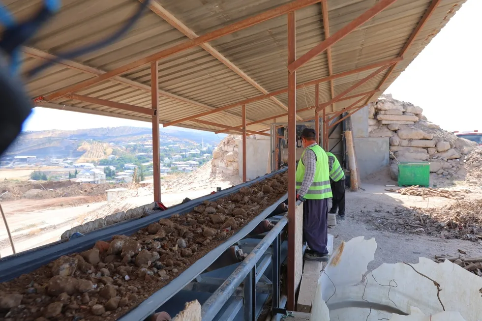 Asrın felaketinin izleri siliniyor: Kahramanmaraş'ta 750 bin metreküplük enkaz dağları geri dönüştürülüyor - 4