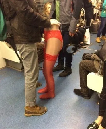 Metroya binen en tuhaf insanlar