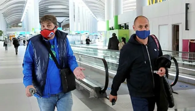 Antalya - İstanbul seferini yapan THY uçağında hareketli dakikalar! Rus sporcular maske takmadı polis çağırıldı - 4