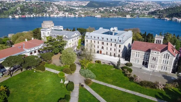 1626471168778.jpg Boğaziçi Üniversitesi'nde LGBT+ kulübüne danışmanlık yapan Can Candan'ın görevine son verildi: Sosyal medya üzerinden itiraz etti - 3