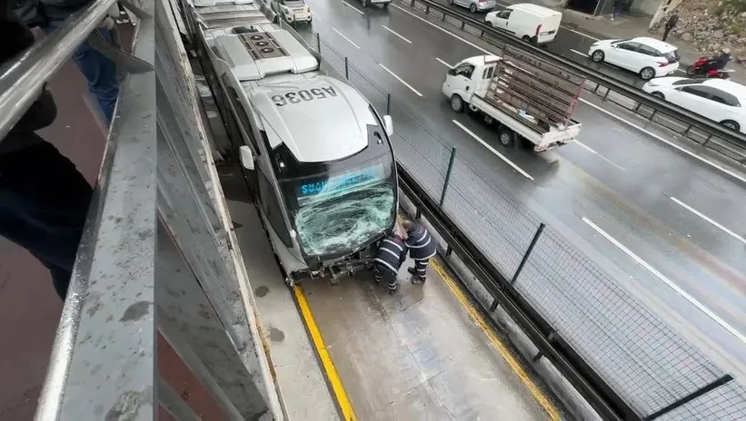 Avcılar’da metrobüs kazası!