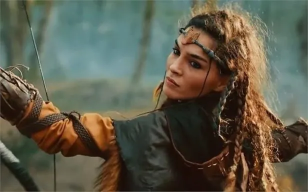 Destan dizisi Ebru Şahin kimdir, kaç yaşında, nereli? Destan dizisi Akkız kimdir, tarihte var mı? İşte hayatı... - 3