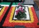 İstanbul’da bir mezar PKK renkleriyle süslendi!