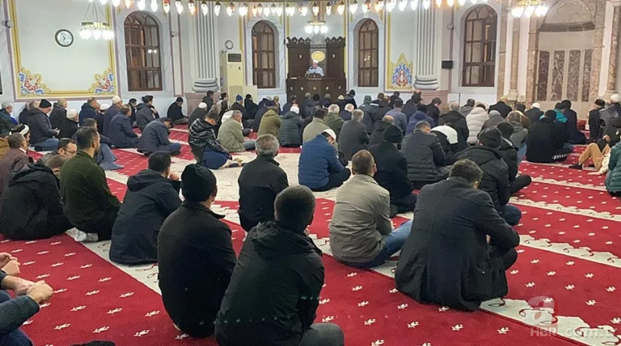 Regaip Kandili'nde vatandaşlardan yoğun ilgi! Camiler doldu taştı: Eller semaya açıldı 8