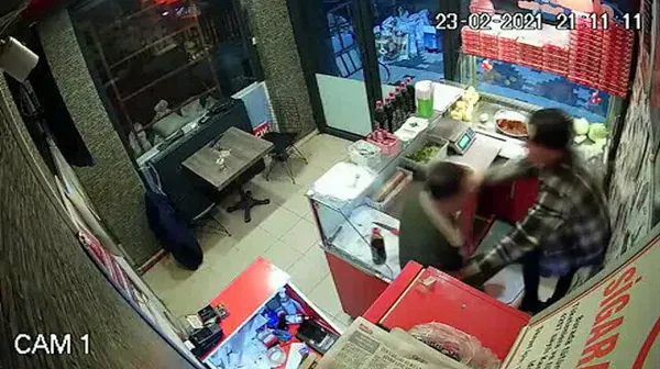 afyonkarahisarda-acili-cig-kofte-kavgasina-iliskin-son-dakika-karari-aciklandi-iki-saldirgan-tutuklandi-1614700626680.jpg Afyonkarahisar'da acılı çiğ köfte kavgasına ilişkin son dakika kararı açıklandı! İki saldırgan tutuklandı - 2