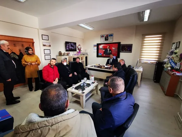 erzurumda-ortaokul-ogrencileri-kavga-etti-veliler-okul-basti-1640699476468.jpg Erzurum’da ortaokul öğrencileri kavga etti! Veliler okul bastı - 2