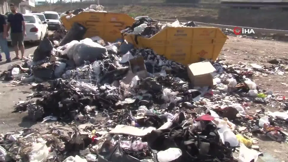 İzmir’de çöp dağları oluştu