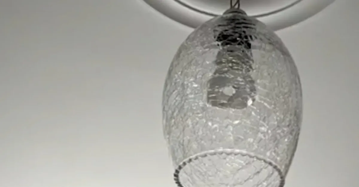 Manisa Soma’da korkutan deprem! Deprem anı kamerada… Lambalar sallandı