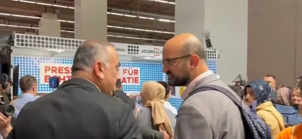 Son dakika: Almanya’da A Haber muhabiri İsmail Erel’e FETÖ’cü alçak Ercan Karakoyun’dan saldırı