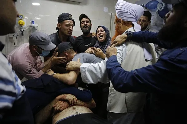 Katil İsrail kana doymuyor! Terör devleti el-Avde Hastanesi’ni kuşatmaya devam ediyor | Hareket eden herkes vuruluyor