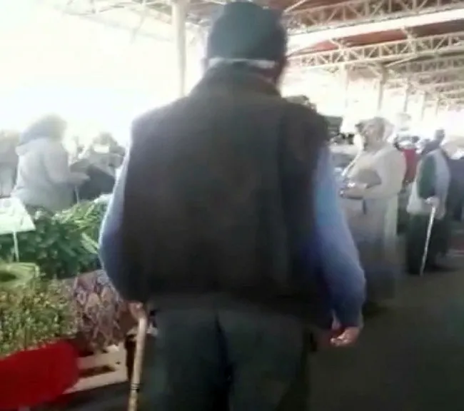 Aydın'da yaşlı adam semt pazarında önüne geleni taciz etti - 4