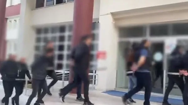 cakar-suc-orgutu-cokertildi-bakan-yerlikaya-duyurdu-1708842063605.jpeg Çakar suç örgütü çökertildi! Bakan Yerlikaya duyurdu - 2