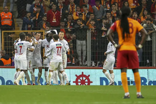 Galatasaray evinde dağıldı! Galatasaray 2-3 Sivasspor MAÇ SONUCU-ÖZET