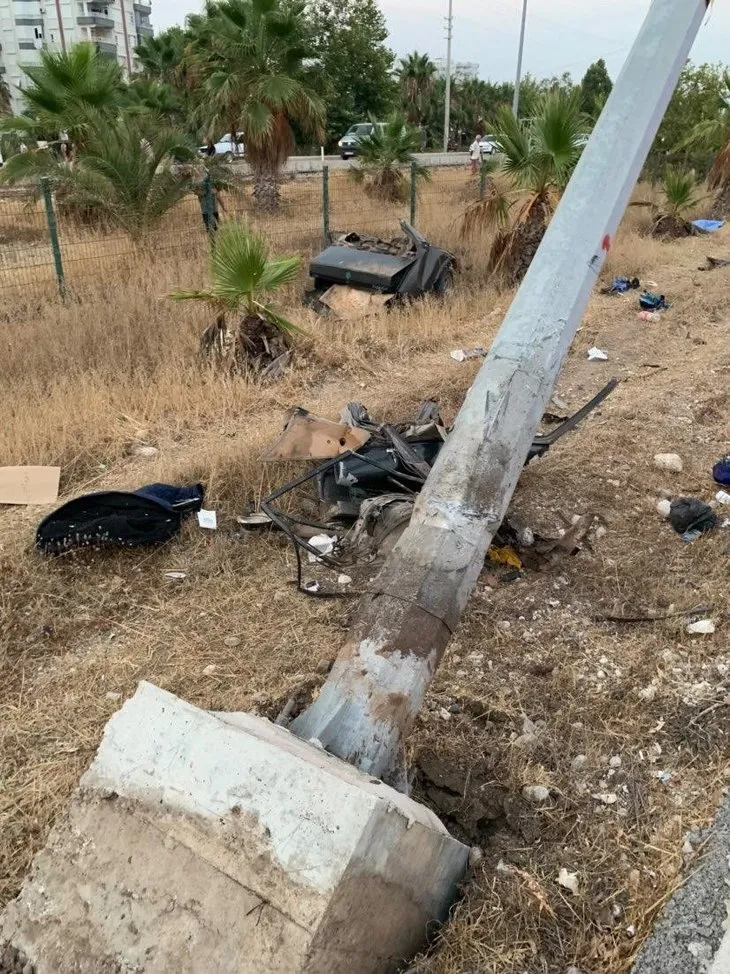 Antalya’dan dehşete düşüren haber! İkiye bölünen otomobil baba ve kızına mezar oldu