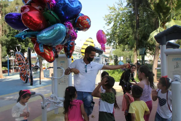 1626890122146.jpg Antalya'da çocuk mezarlarına balon bağlanmasının yürekleri burkan hikayesi: "Çocuğum mezarda o gelemez" - 3