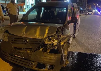 Hakkari'de kaza! Araçlar birbirine girdi