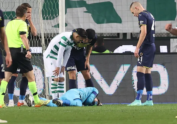 Fenerbahçe’de sakatlanan Altay Bayındır’dan kötü haber! Enner Valencia ve Gustavo...