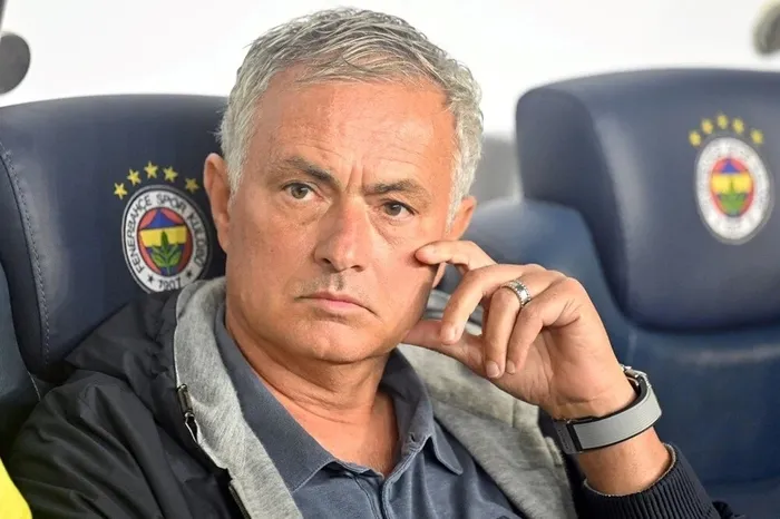 Fenerbahçe Galatasaray derbisi dünya medyasında: Mourinho nakavt oldu - 1