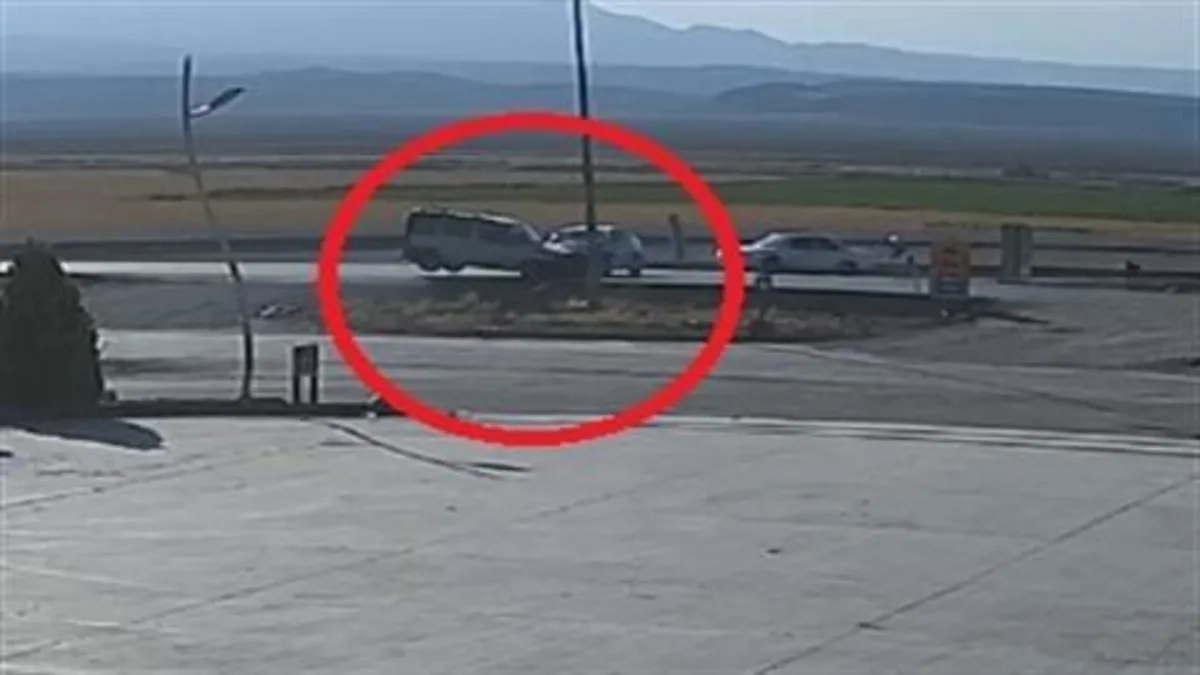 Kayseri'de kavşakta feci kaza! 3 yaralı