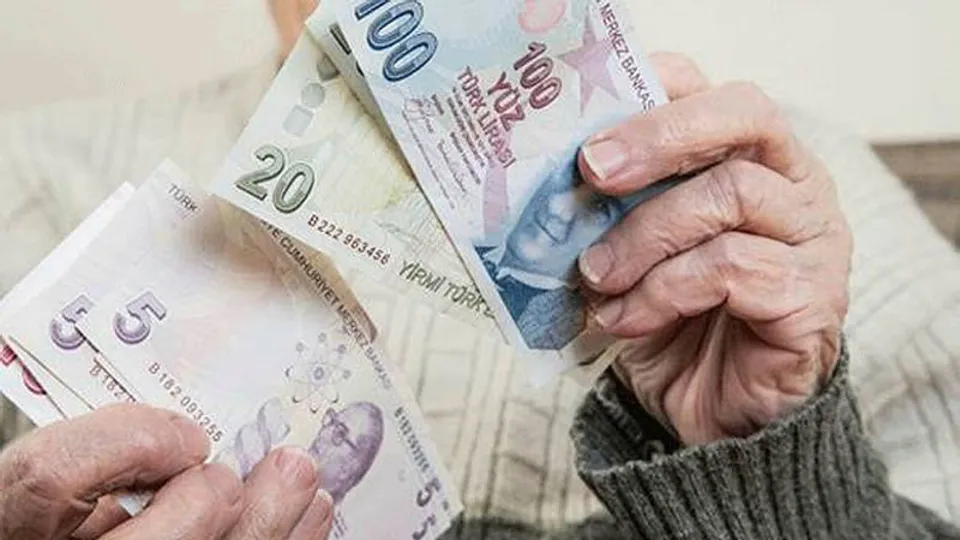 Emekliye yüksek promosyon fırsatı! Bankaların yarışı hızlandı... Kimler alabiliyor? Başka bankaya geçilebilir mi? Faruk Erdem anlattı