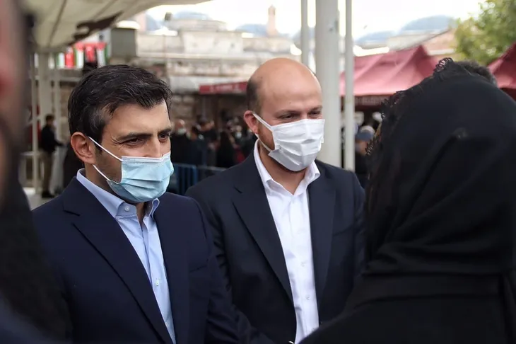Özdemir Bayraktar son yolculuğuna uğurlandı! Sevenleri Fatih Camii'ne akın etti