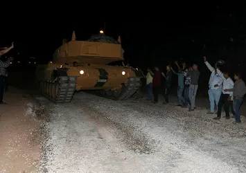 Hatay sınırına askeri sevkiyat