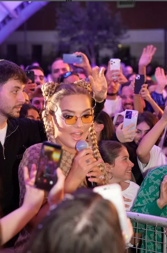 1790168918901.jpg Demet Akalın'dan çok konuşulacak sözler! "Beni çekemeyenler fotoğrafımı çeksin" - 1