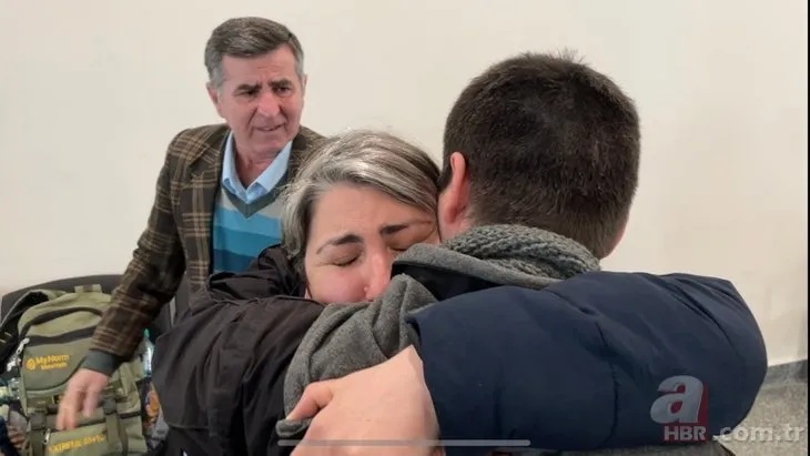Ukrayna’dan tahliye edilenler Türkiye’de | Oğullarına kavuşan aile gözyaşlarına boğuldu: Devletimizin yanında olduğunu hissettik