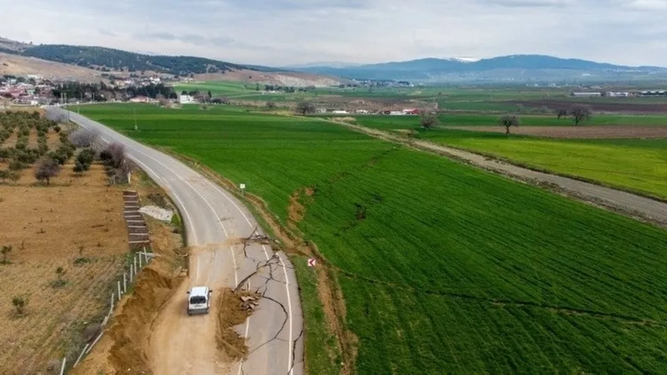 Kandilli'den korkutucu tespit! Yıkıcı depremin ardından 7-8 metre kayma olduğu ortaya çıktı