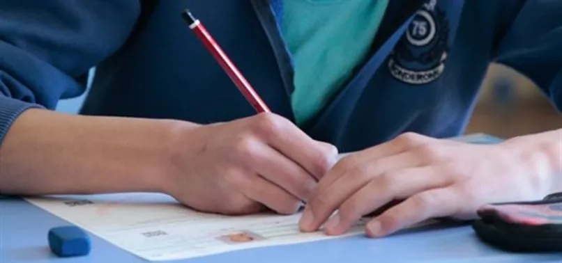 Başkasının yerine sınava girerken yakalandı