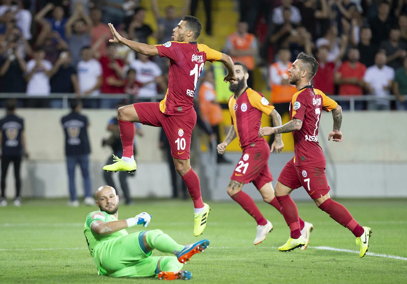 Galatasaray, Akhisarspor'u mağlup ederek Süper Kupa'nın sahibi oldu