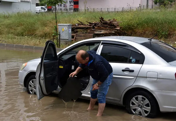 Tekirdağ'da 10 dakikalık yağış şehri bu hale getirdi! - 2