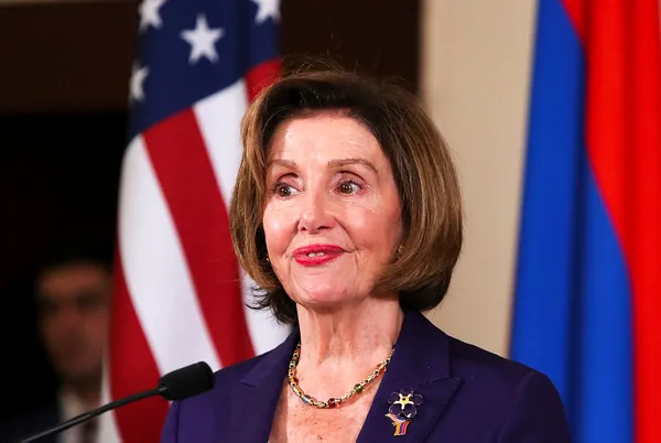 1663605456454.jpg Bir anda Nancy Pelosi'yi kürsüden itti mikrofonu aldı! Ermenistan'daki basın toplantısı dünya gündeminde... - 5