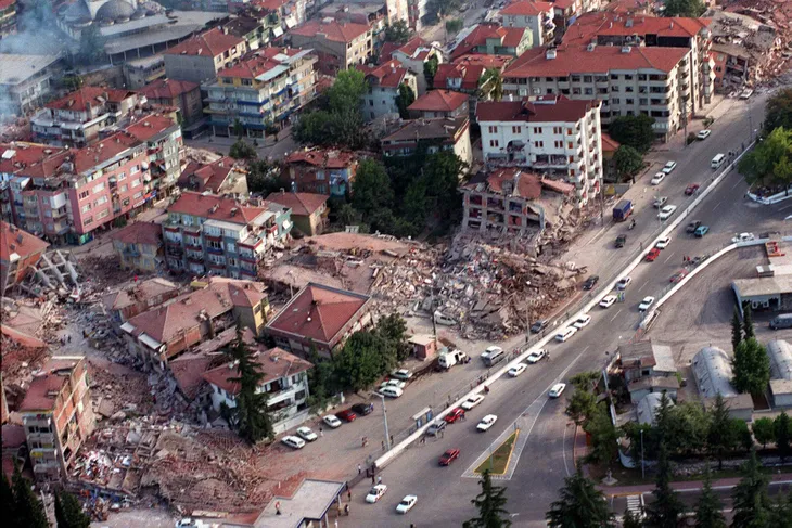 17 Ağustos Marmara Depremi'nin 22. yılı! Acı dolu kareler