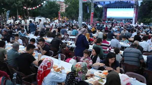bolu-bursa-tekirdagda-iftar-ve-sahur-saat-kacta-2023-ramazan-imsakiyesi-ile-iftar-ve-sahur-saatleri-1679394249274.jpg