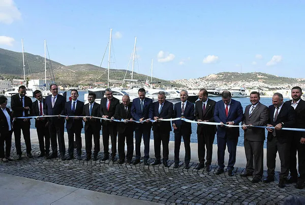 Bakan Abdulkadir Uraloğlu Yeni Foça Yat Limanı’nı hizmete açtı