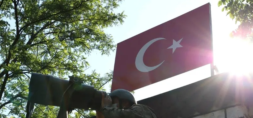 Son dakika: Terörle mücadelemiz hudutlarda da sürüyor! 3 FETÖ'cü 2 kırmızı bülten ile aranan DEAŞ'lı terörist yakalandı