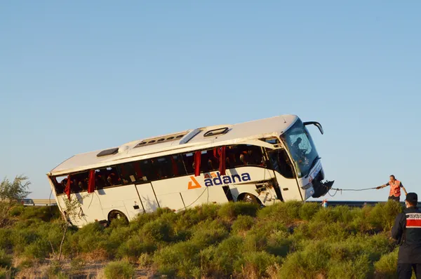 Son dakika | Aksaray'da feci kaza! Yolcu otobüsü devrildi - 2