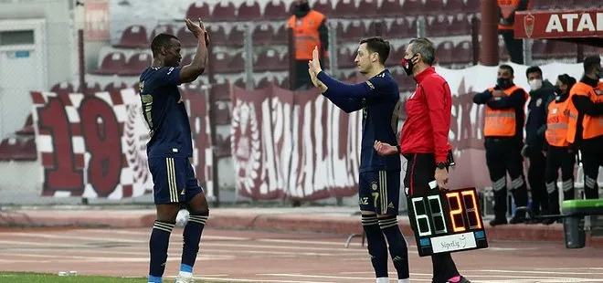 Mesut Özil Fenerbahçe’de ilk maçına Hatayspor karşısında çıktı