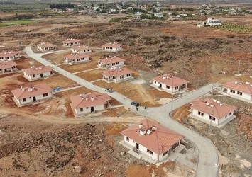 Deprem sonrası köyler de ayağa kalkıyor! Hatay'da depremzedeler yeni evlerine kavuşuyor
