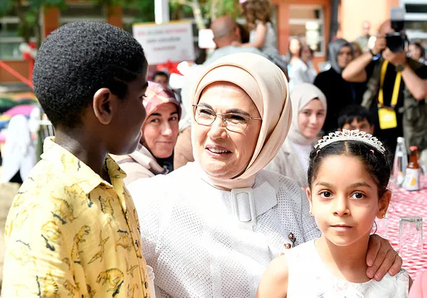 Emine Erdoğan koruyucu ailelerle bir araya geldi: Her imkan sağlanmakta - 6