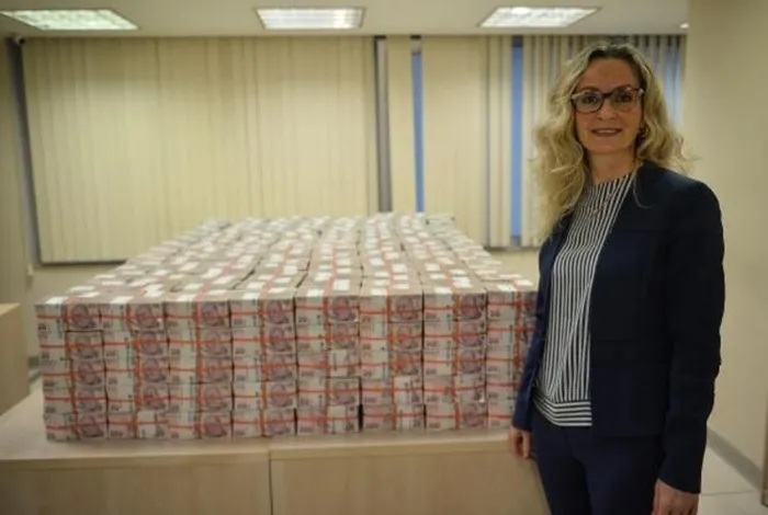 Milli Piyango tarihinin en büyük ikramiyesi sergilendi